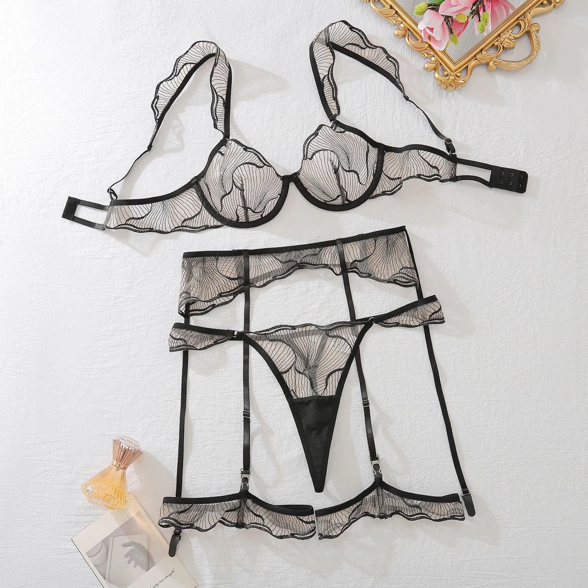 French Sexy Ultra-thin Lace Thin Underwear Girls Hollowed Out Bra Set Luxury Exquisite See-through Erotic four-piece Set